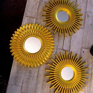Set of 3 gold mirrors